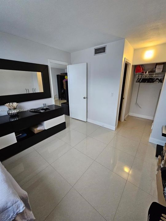 For Rent: $4,600 (2 beds, 2 baths, 1024 Square Feet)