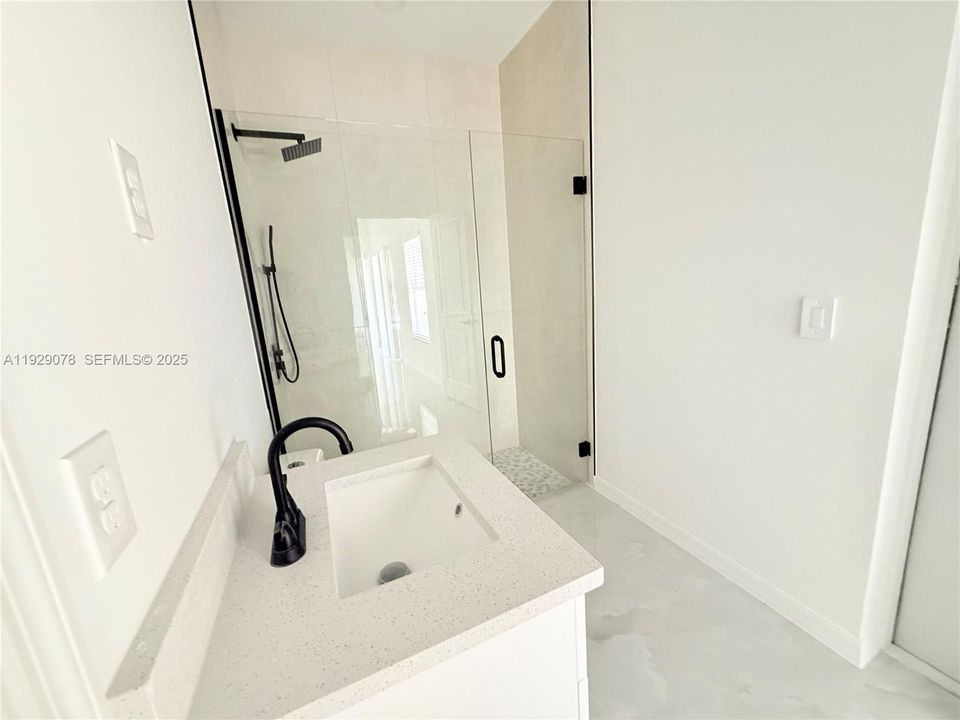 待售: $305,000 (3 贝兹, 3 浴室, 1063 平方英尺)