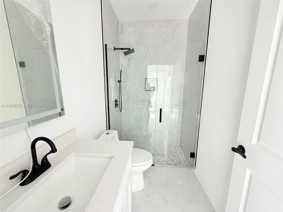 待售: $305,000 (3 贝兹, 3 浴室, 1063 平方英尺)