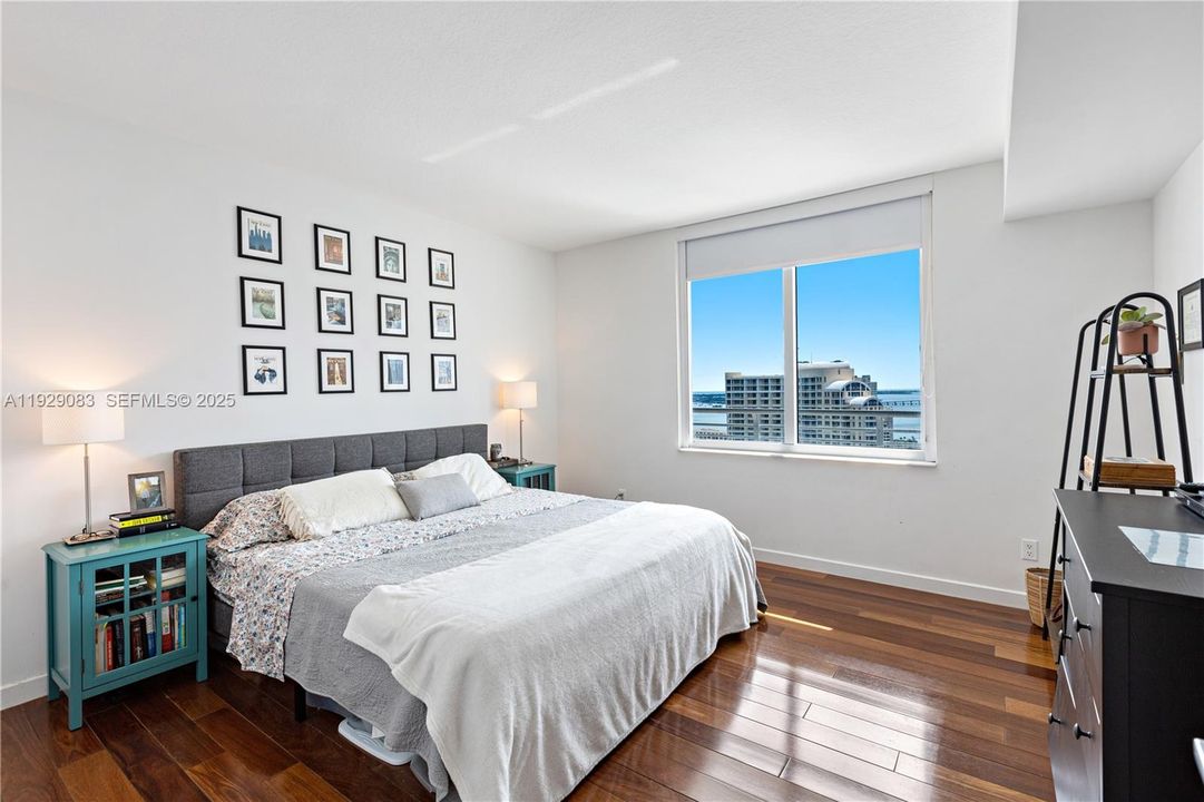 For Rent: $3,000 (1 beds, 1 baths, 868 Square Feet)