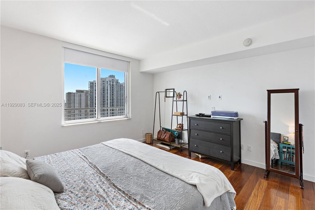 For Rent: $3,000 (1 beds, 1 baths, 868 Square Feet)