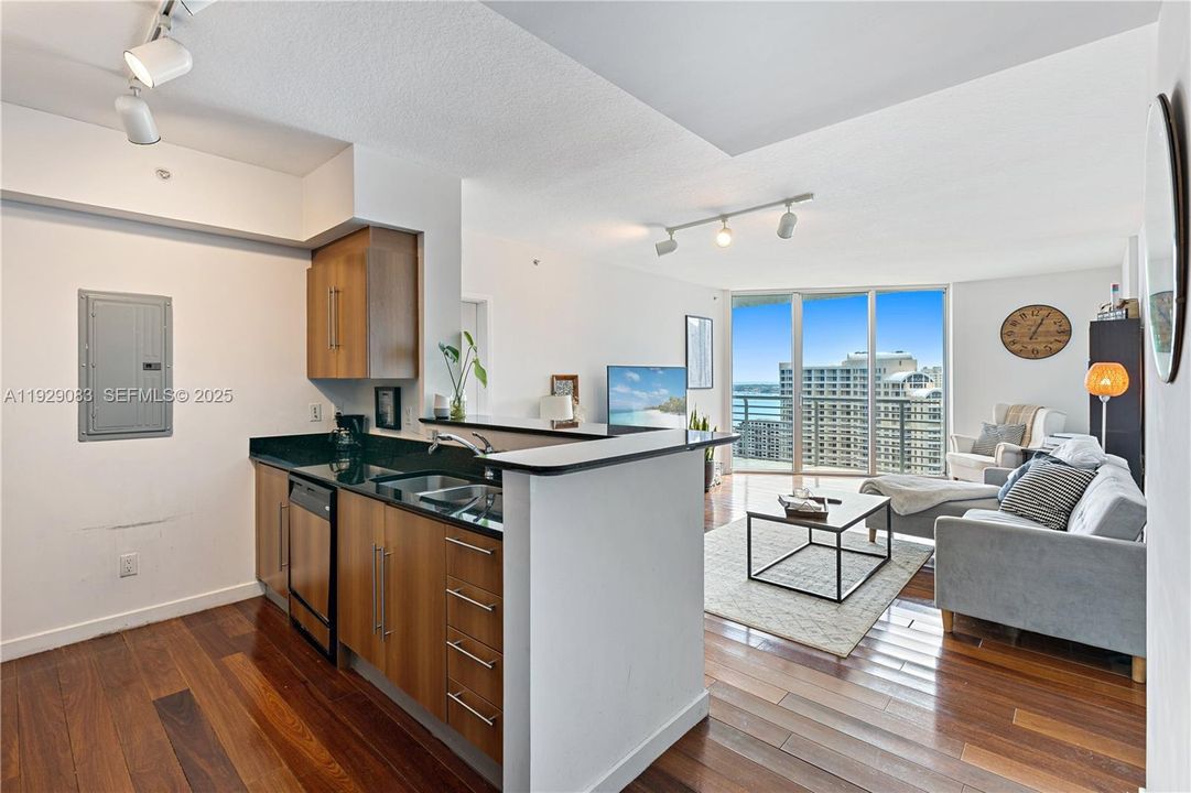 For Rent: $3,000 (1 beds, 1 baths, 868 Square Feet)