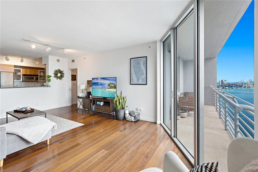 For Rent: $3,000 (1 beds, 1 baths, 868 Square Feet)