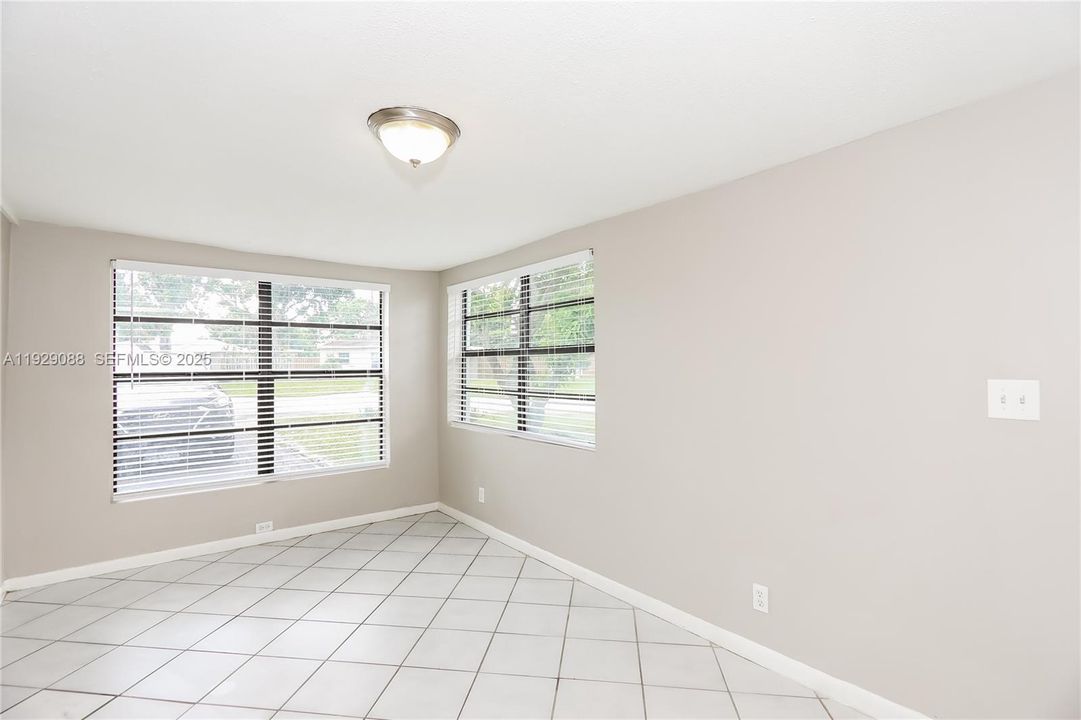 В аренду: $2,060 (2 спален, 1 ванн, 824 Квадратных фут)