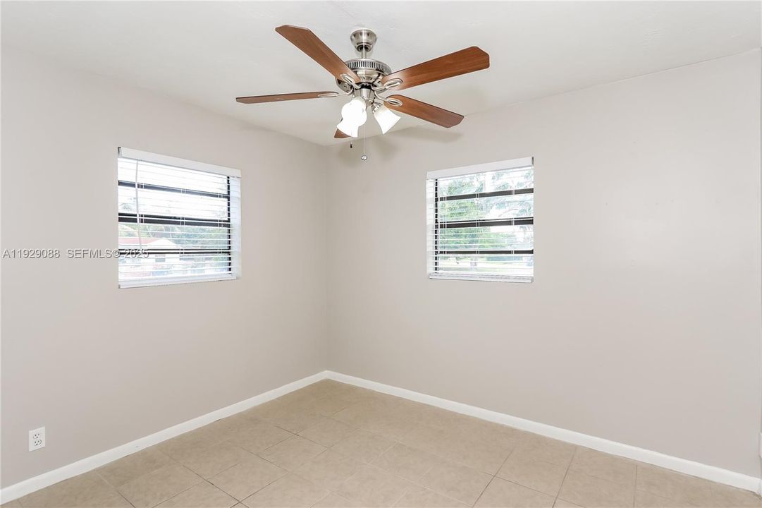 В аренду: $2,060 (2 спален, 1 ванн, 824 Квадратных фут)