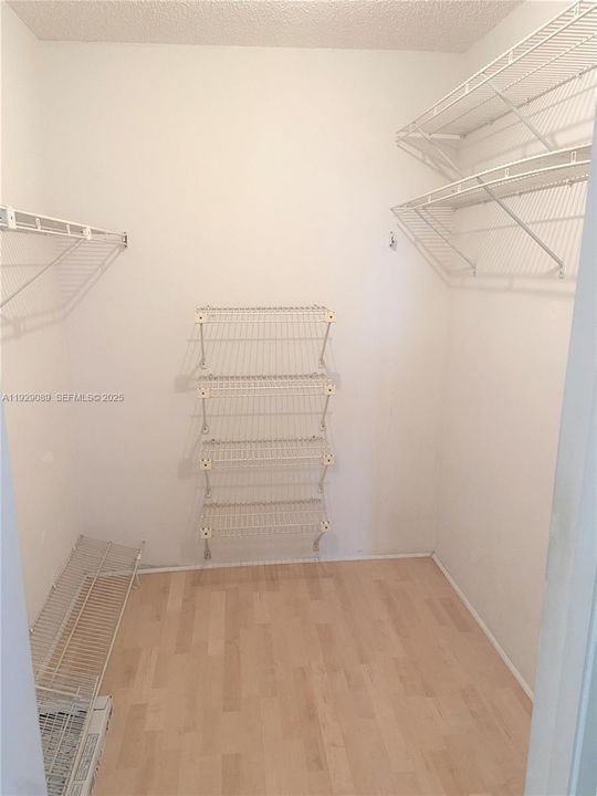 For Sale: $300,000 (2 beds, 2 baths, 1273 Square Feet)