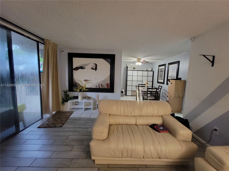 For Rent: $1,850 (2 beds, 2 baths, 1003 Square Feet)