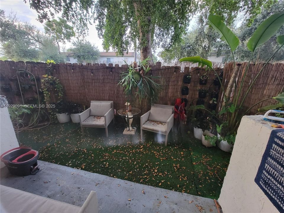 For Rent: $1,850 (2 beds, 2 baths, 1003 Square Feet)