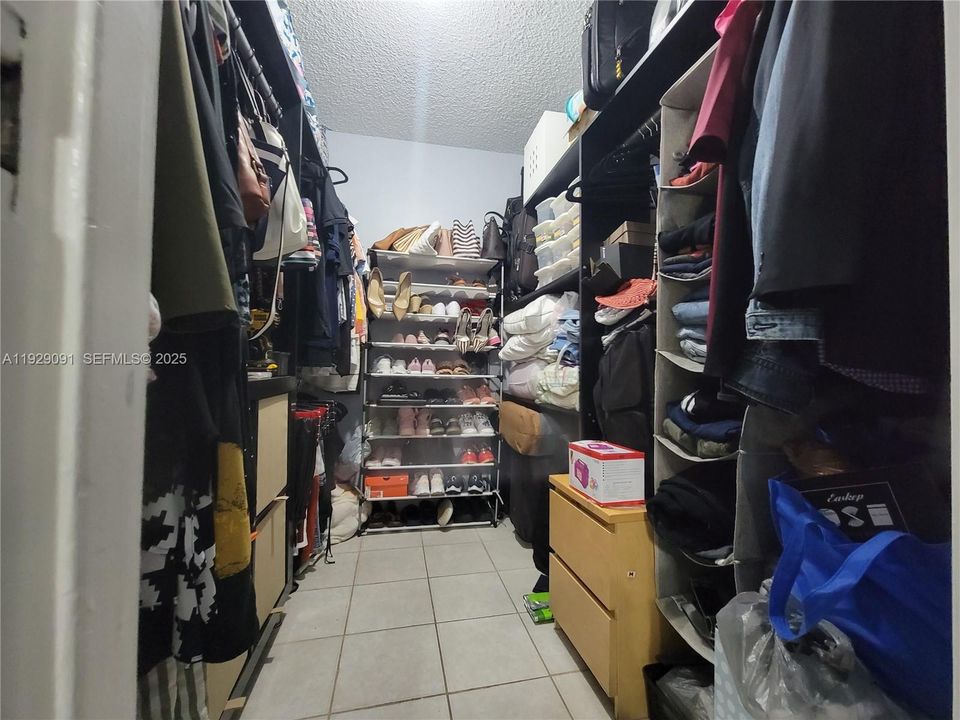 For Rent: $1,850 (2 beds, 2 baths, 1003 Square Feet)