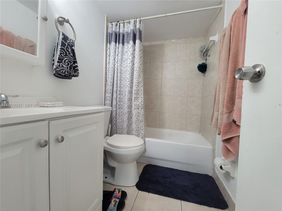 For Rent: $1,850 (2 beds, 2 baths, 1003 Square Feet)