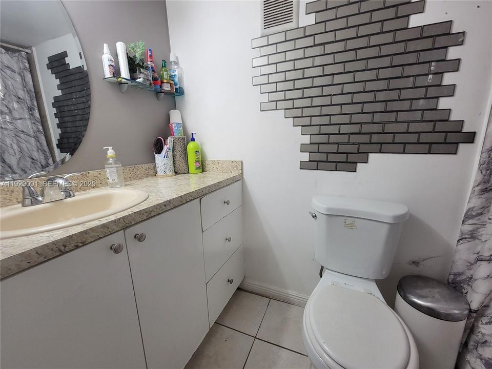 For Rent: $1,850 (2 beds, 2 baths, 1003 Square Feet)