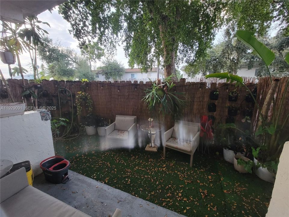 For Rent: $1,850 (2 beds, 2 baths, 1003 Square Feet)