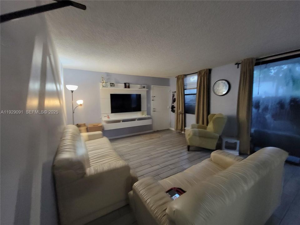 For Rent: $1,850 (2 beds, 2 baths, 1003 Square Feet)