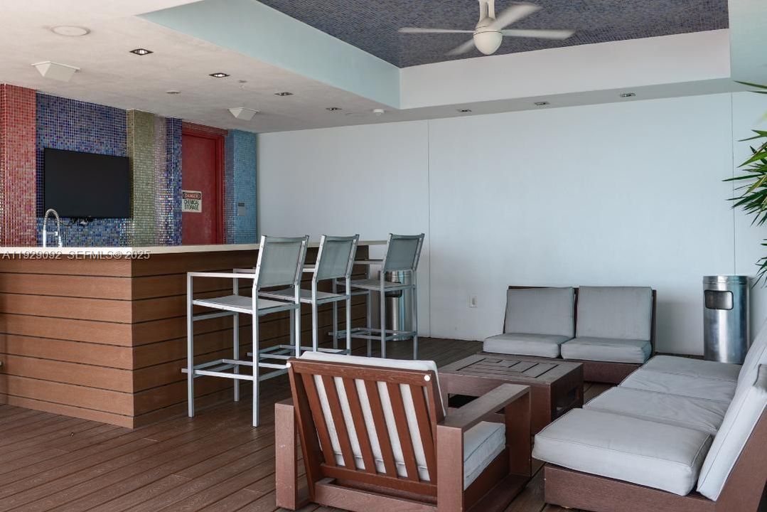 待售: $620,000 (2 贝兹, 2 浴室, 1200 平方英尺)