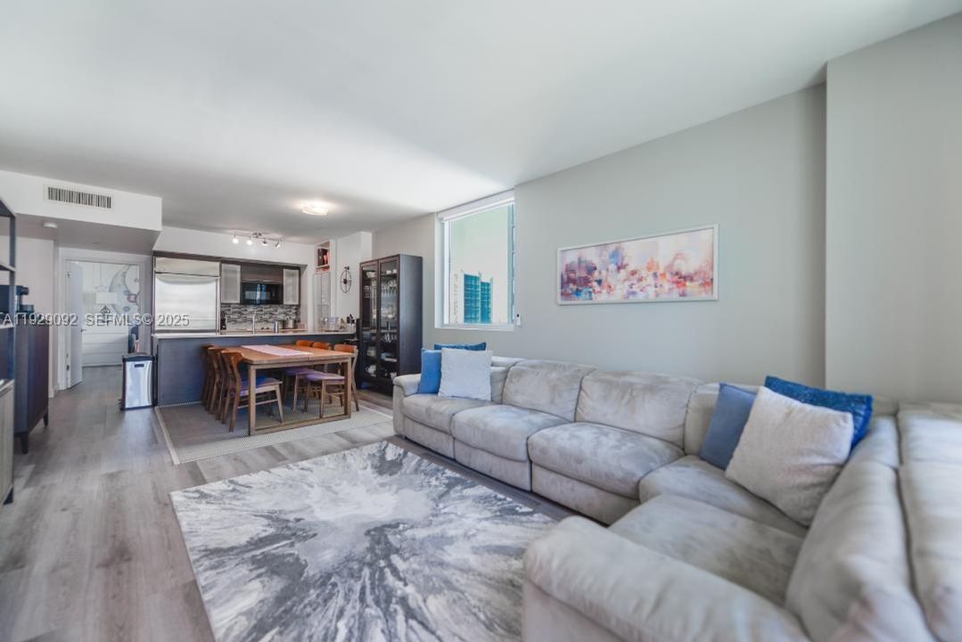 待售: $620,000 (2 贝兹, 2 浴室, 1200 平方英尺)