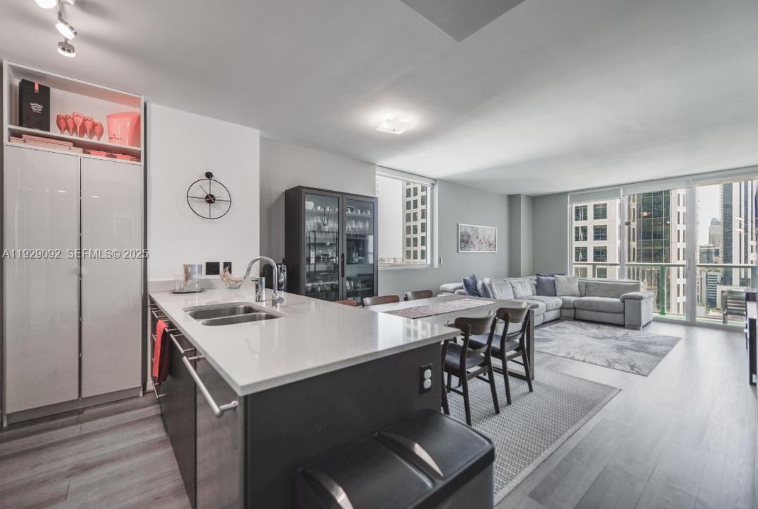 待售: $620,000 (2 贝兹, 2 浴室, 1200 平方英尺)