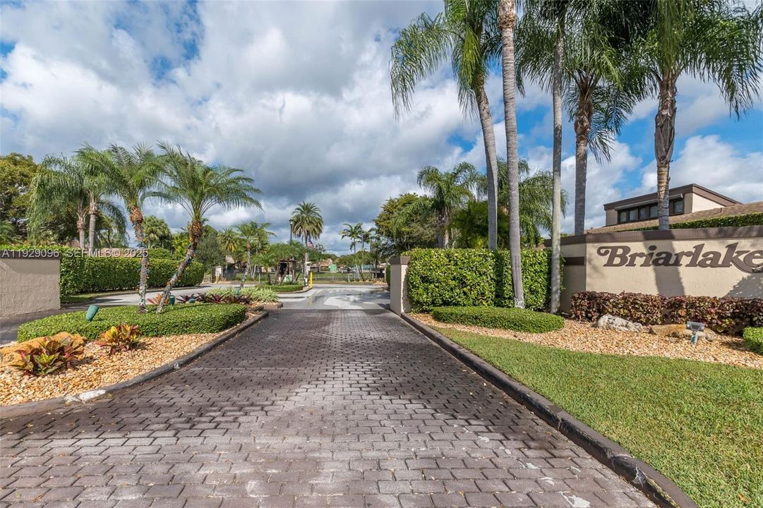 For Sale: $875,000 (4 beds, 2 baths, 2131 Square Feet)