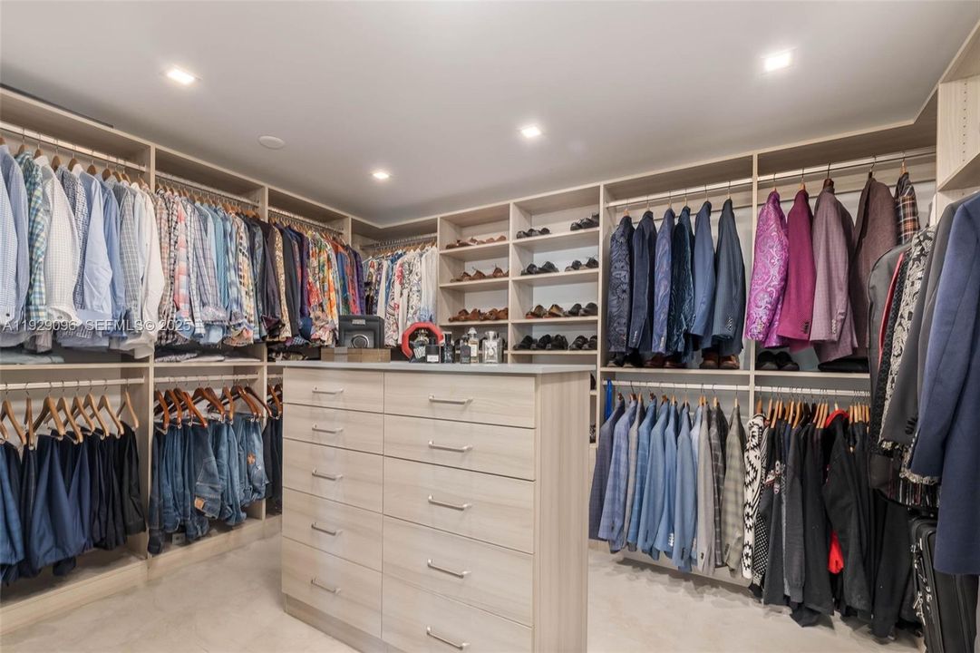 For Sale: $875,000 (4 beds, 2 baths, 2131 Square Feet)