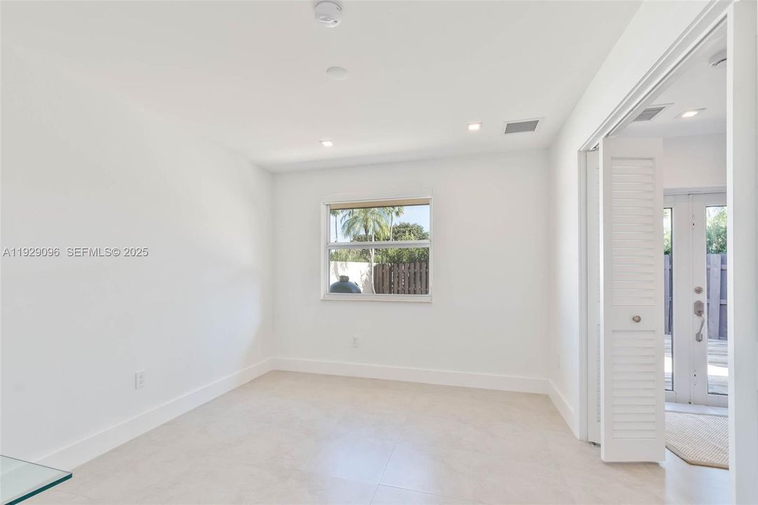 For Sale: $875,000 (4 beds, 2 baths, 2131 Square Feet)