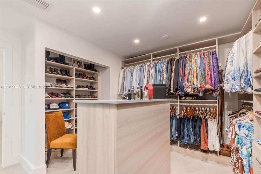 For Sale: $875,000 (4 beds, 2 baths, 2131 Square Feet)