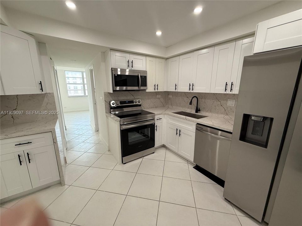For Sale: $379,000 (2 beds, 2 baths, 1087 Square Feet)