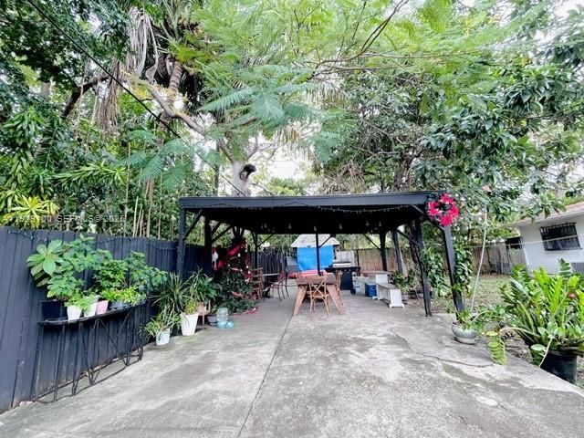 出租: $3,900 (3 贝兹, 2 浴室, 1814 平方英尺)