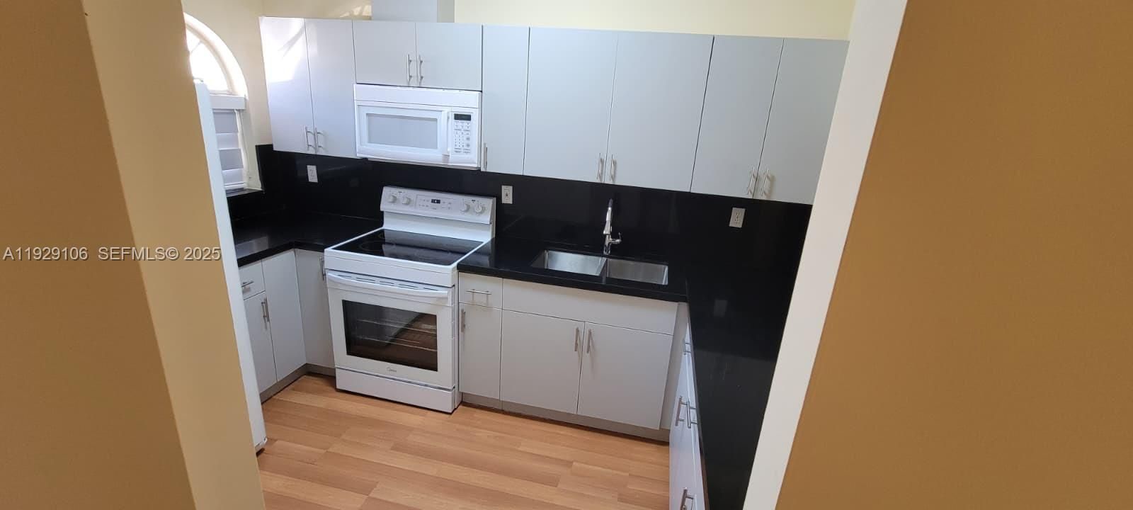 For Rent: $2,850 (3 beds, 2 baths, 1128 Square Feet)