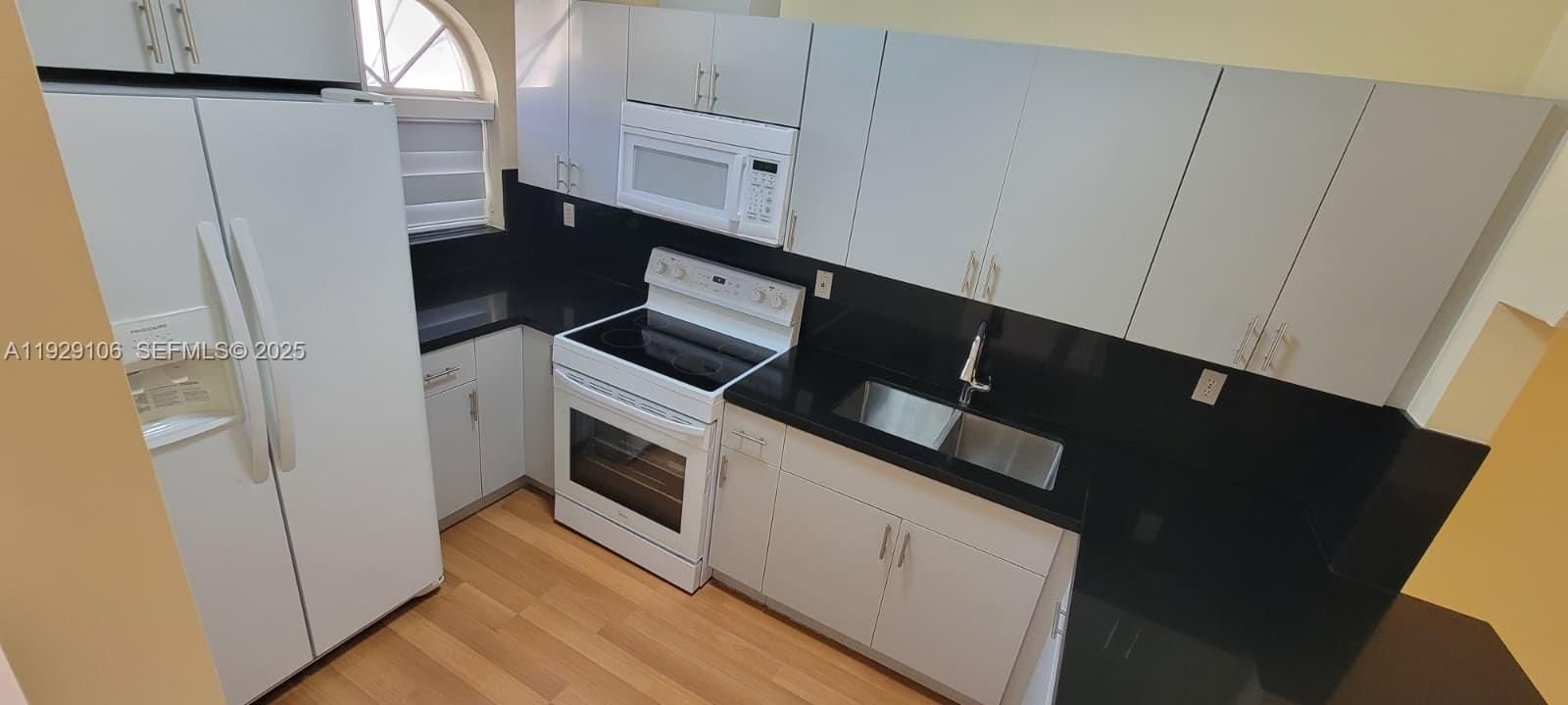 For Rent: $2,850 (3 beds, 2 baths, 1128 Square Feet)