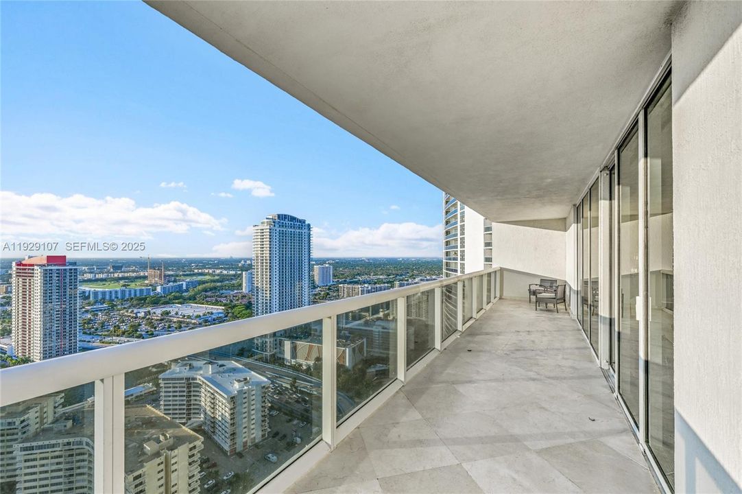 出租: $7,500 (2 贝兹, 2 浴室, 1458 平方英尺)