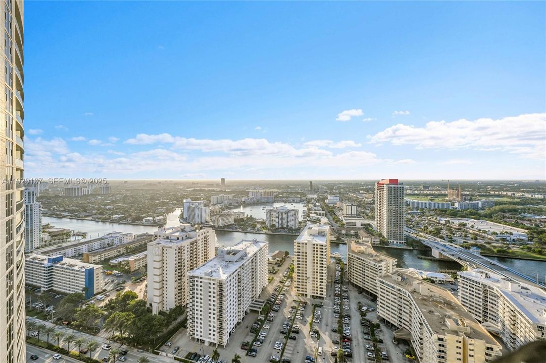 出租: $7,500 (2 贝兹, 2 浴室, 1458 平方英尺)