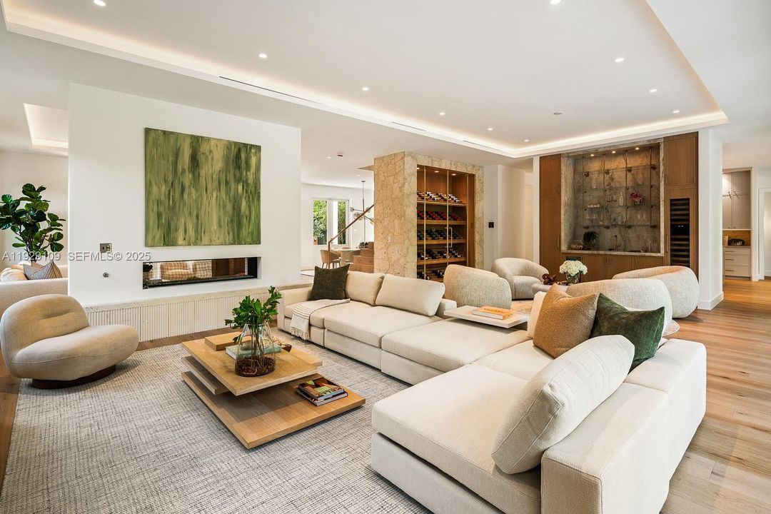 Family Room For 5-Star Entertaining