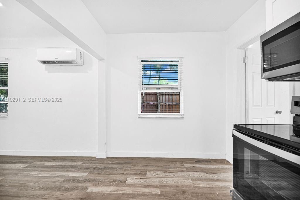 For Rent: $2,450 (3 beds, 1 baths, 2599 Square Feet)