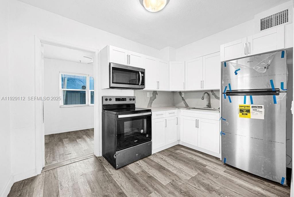 For Rent: $2,450 (3 beds, 1 baths, 2599 Square Feet)