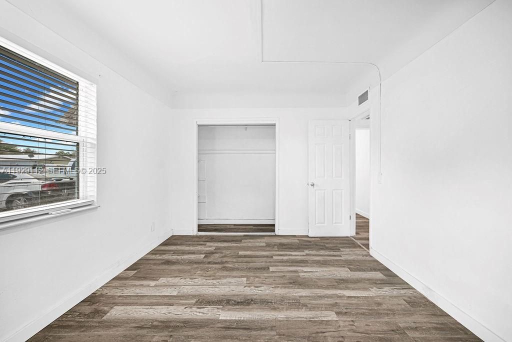 For Rent: $2,450 (3 beds, 1 baths, 2599 Square Feet)