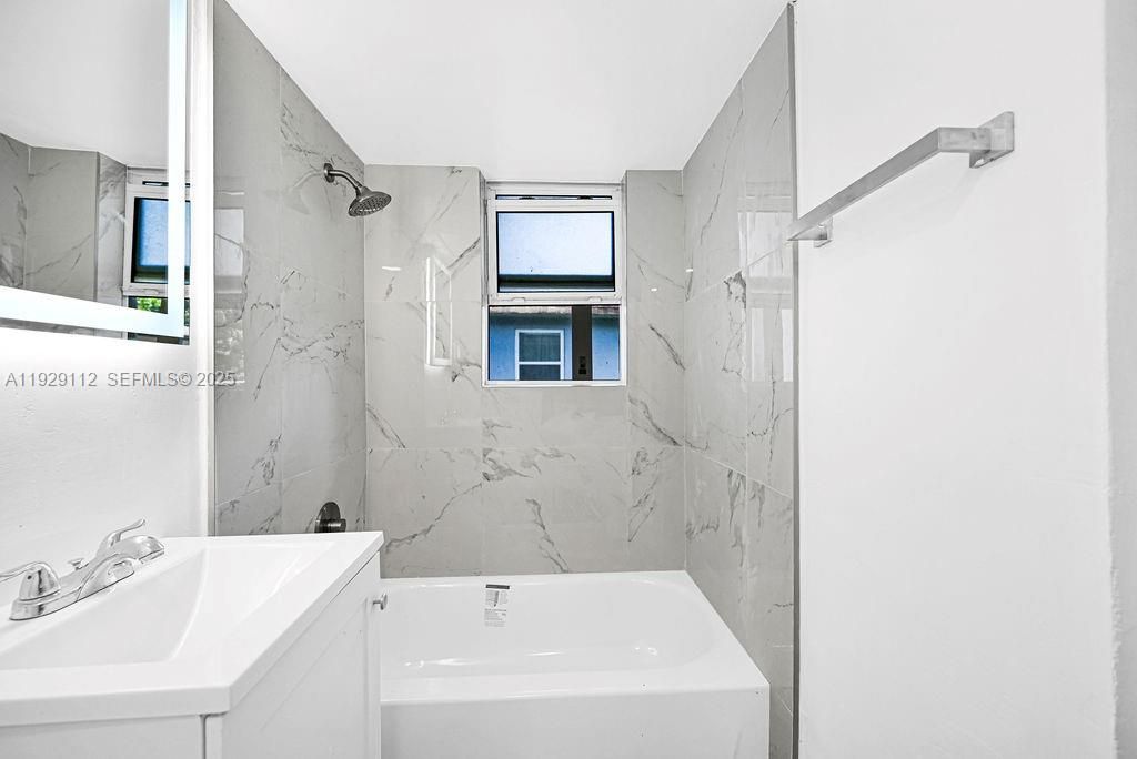 For Rent: $2,450 (3 beds, 1 baths, 2599 Square Feet)