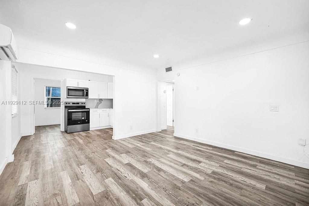 For Rent: $2,450 (3 beds, 1 baths, 2599 Square Feet)