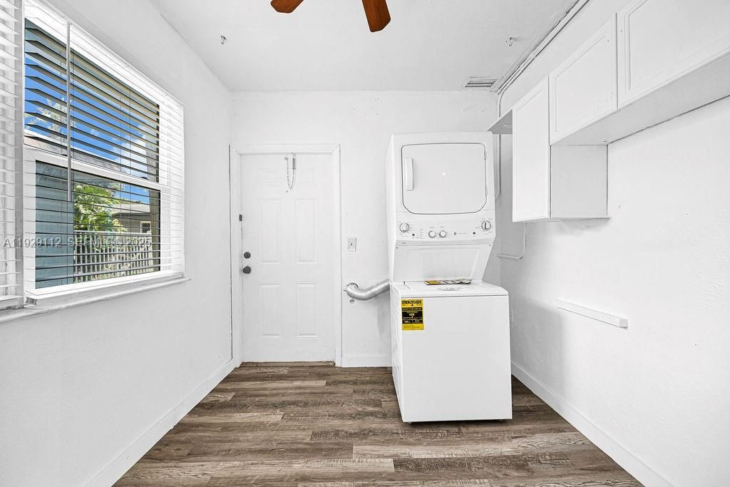 For Rent: $2,450 (3 beds, 1 baths, 2599 Square Feet)