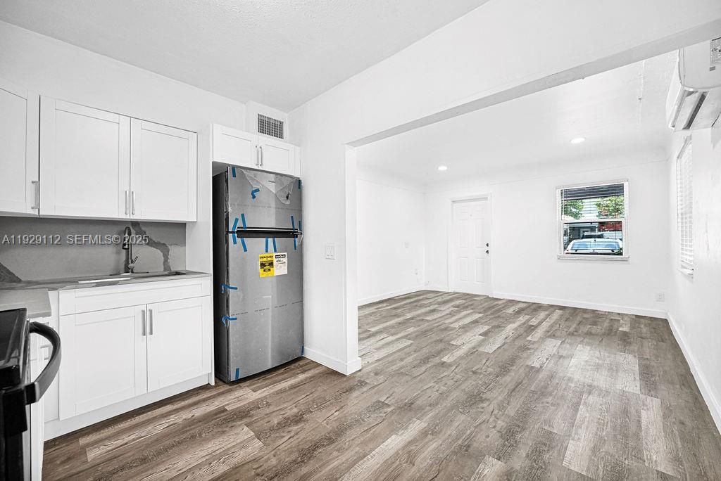 For Rent: $2,450 (3 beds, 1 baths, 2599 Square Feet)