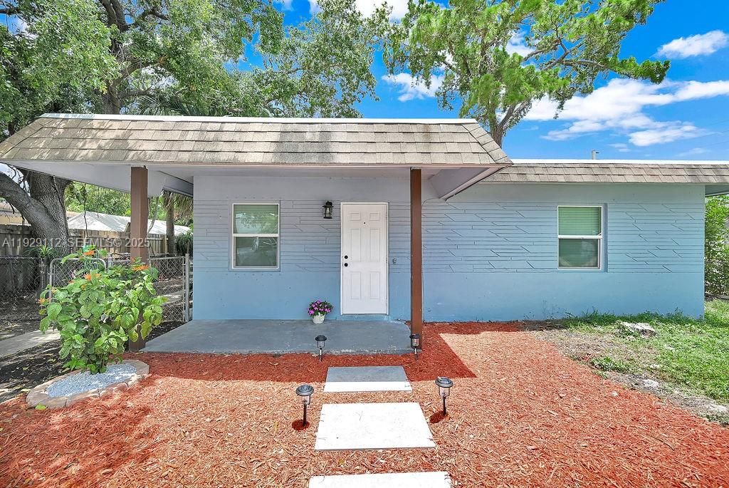 For Rent: $2,450 (3 beds, 1 baths, 2599 Square Feet)