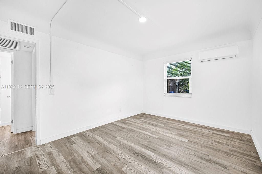 For Rent: $2,450 (3 beds, 1 baths, 2599 Square Feet)