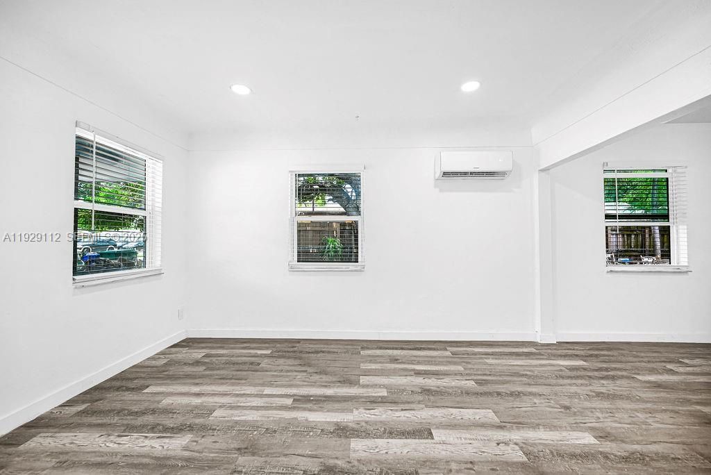 For Rent: $2,450 (3 beds, 1 baths, 2599 Square Feet)