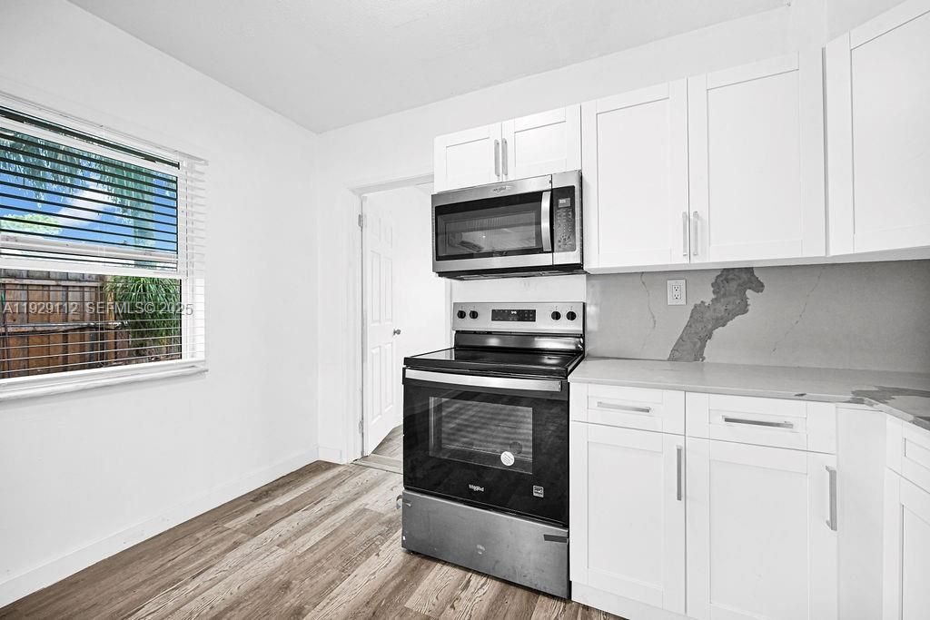 For Rent: $2,450 (3 beds, 1 baths, 2599 Square Feet)