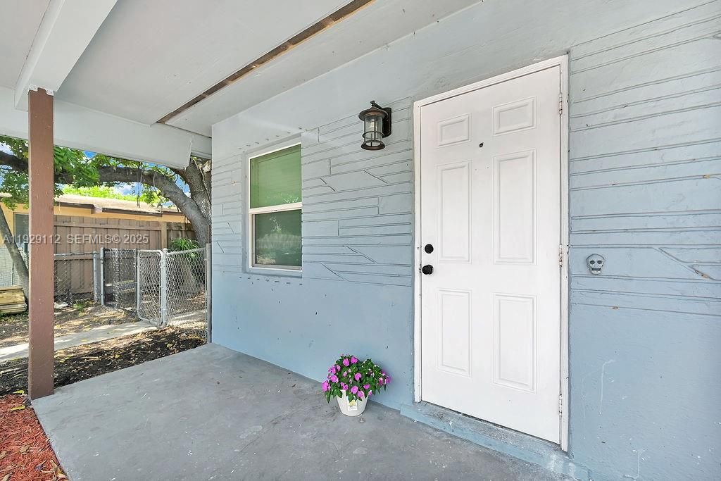 For Rent: $2,450 (3 beds, 1 baths, 2599 Square Feet)