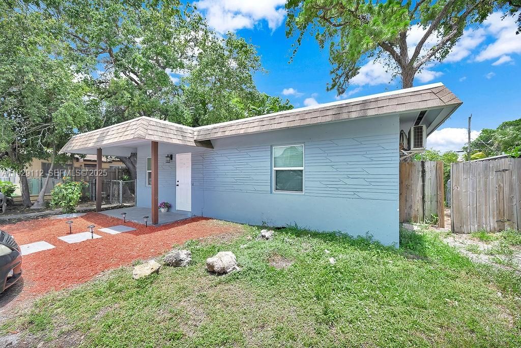 For Rent: $2,450 (3 beds, 1 baths, 2599 Square Feet)