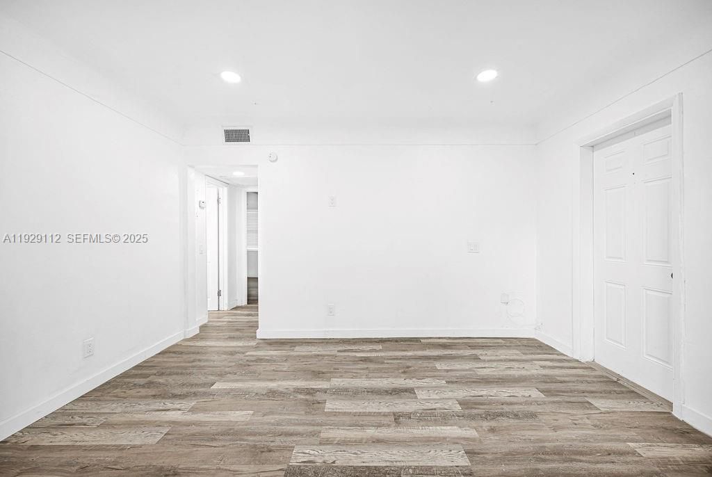 For Rent: $2,450 (3 beds, 1 baths, 2599 Square Feet)