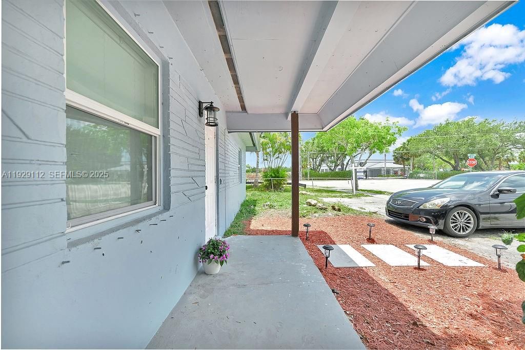 For Rent: $2,450 (3 beds, 1 baths, 2599 Square Feet)