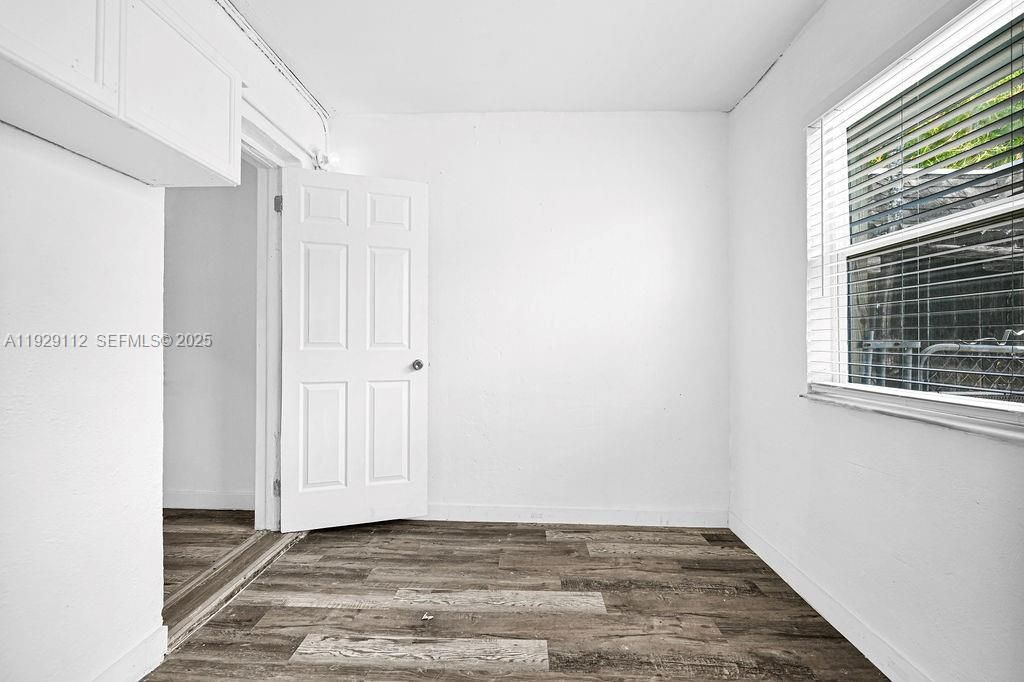 For Rent: $2,450 (3 beds, 1 baths, 2599 Square Feet)