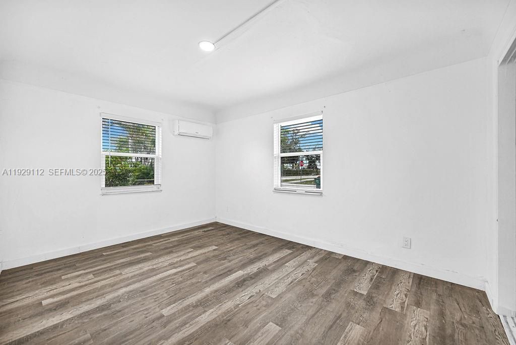 For Rent: $2,450 (3 beds, 1 baths, 2599 Square Feet)