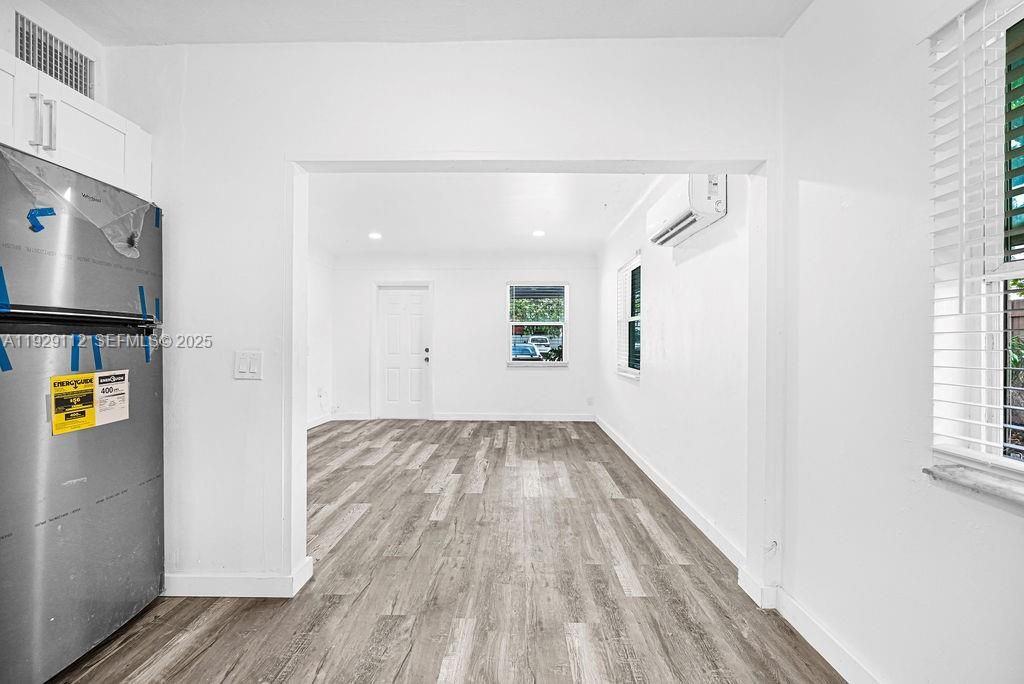 For Rent: $2,450 (3 beds, 1 baths, 2599 Square Feet)