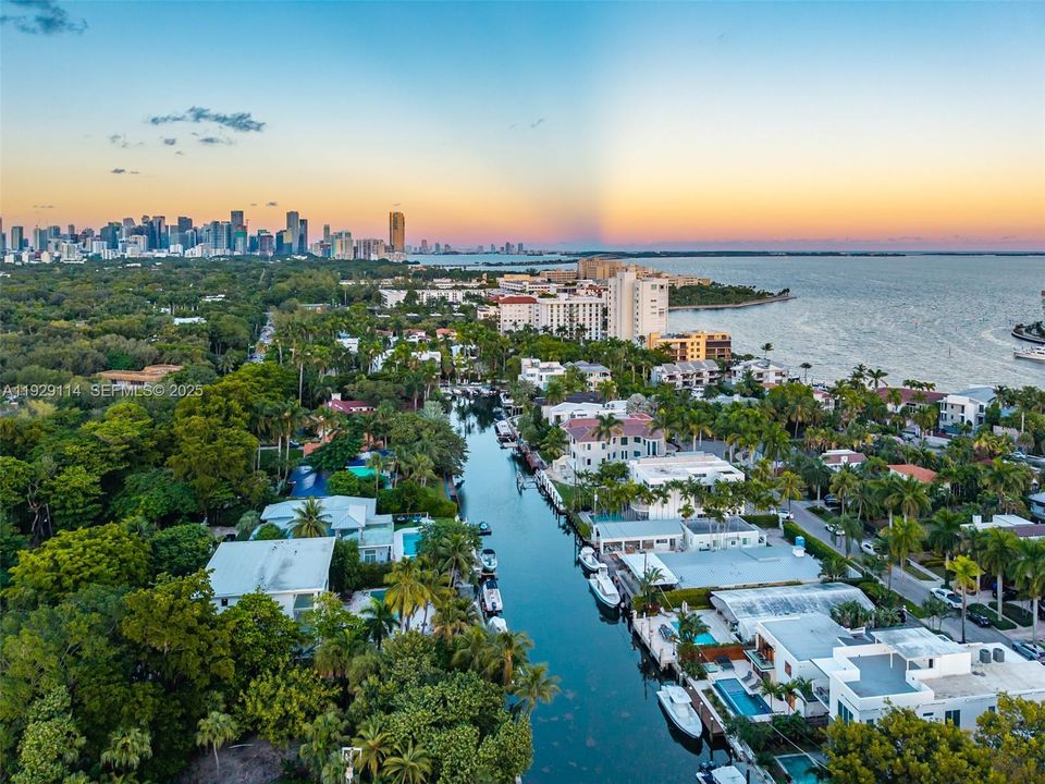 В аренду: $45,000 (4 спален, 4 ванн, 3665 Квадратных фут)